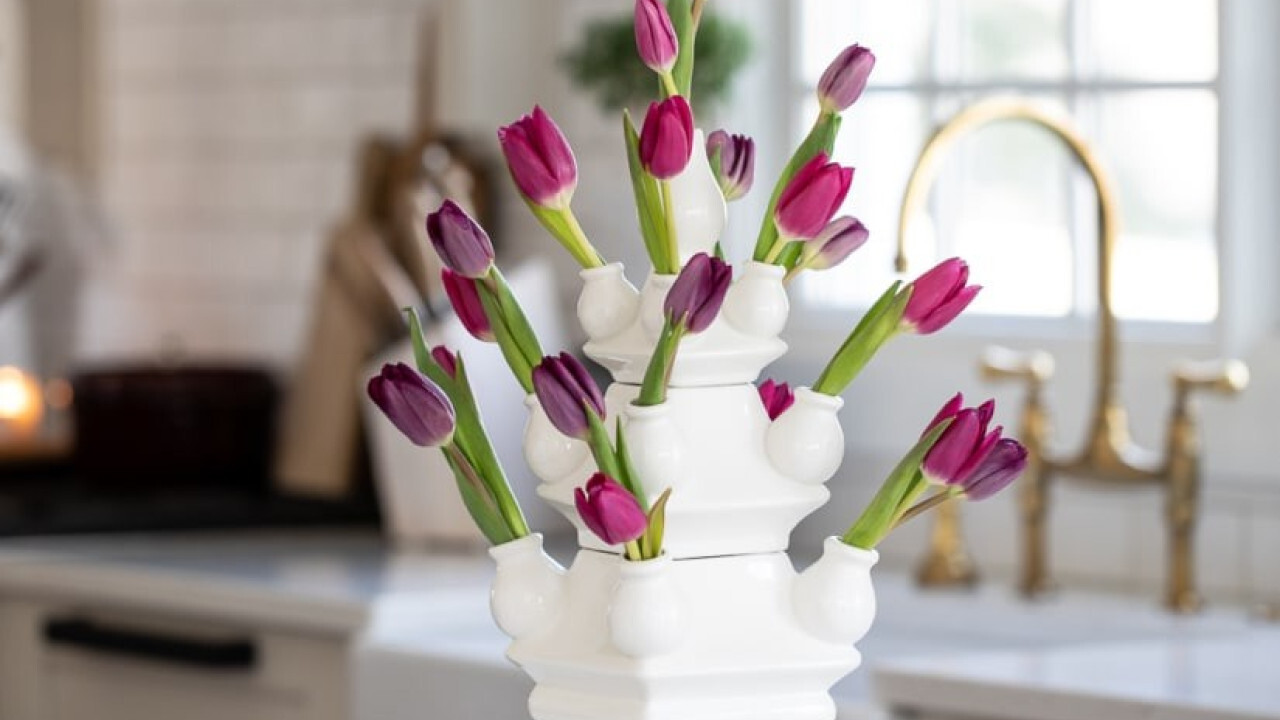 Tulip vase white: our snow white beauty