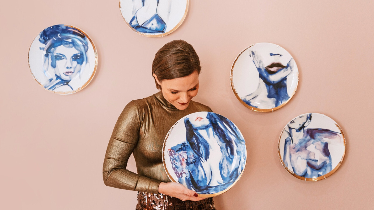Playful and bold wall plates by Victoria Verbaan