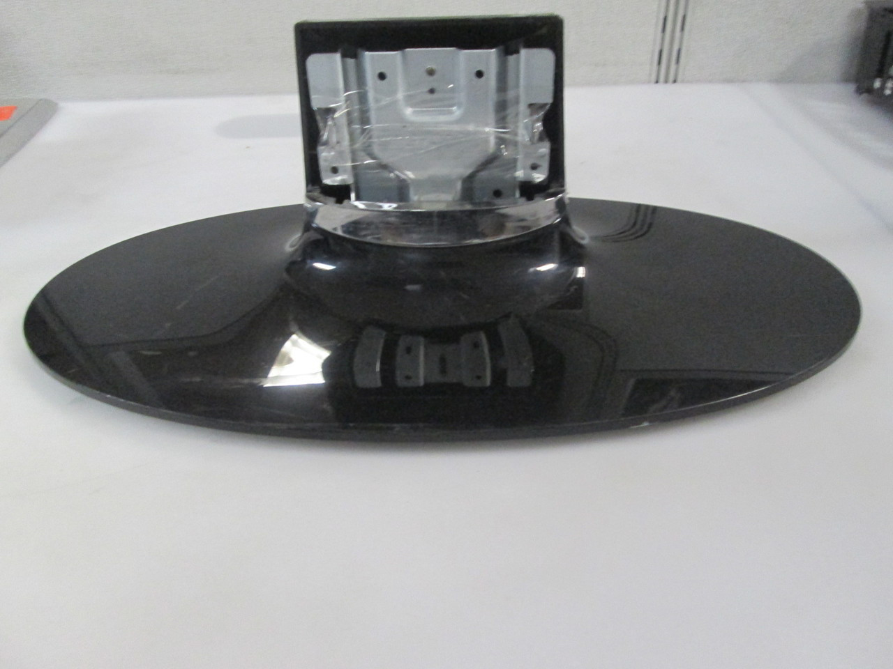 VIZIO M470NV STAND/BASE 171202001520 (SCREWS NOT INCLUDED) (33458)