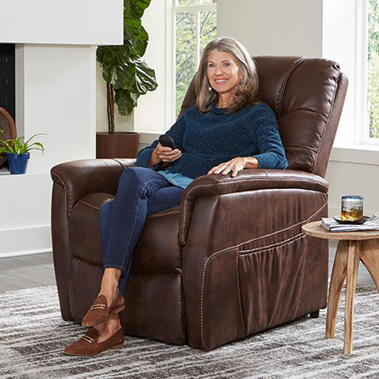 Golden DeLuna Dione Lift Chair | Mobility Masters