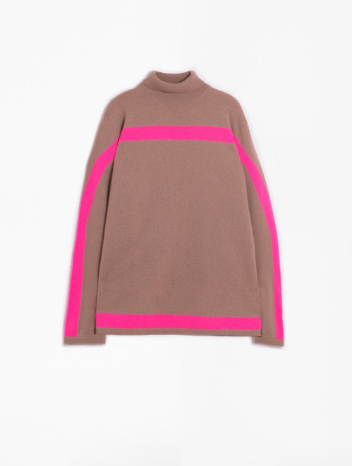 Betsy Turtleneck, Camel