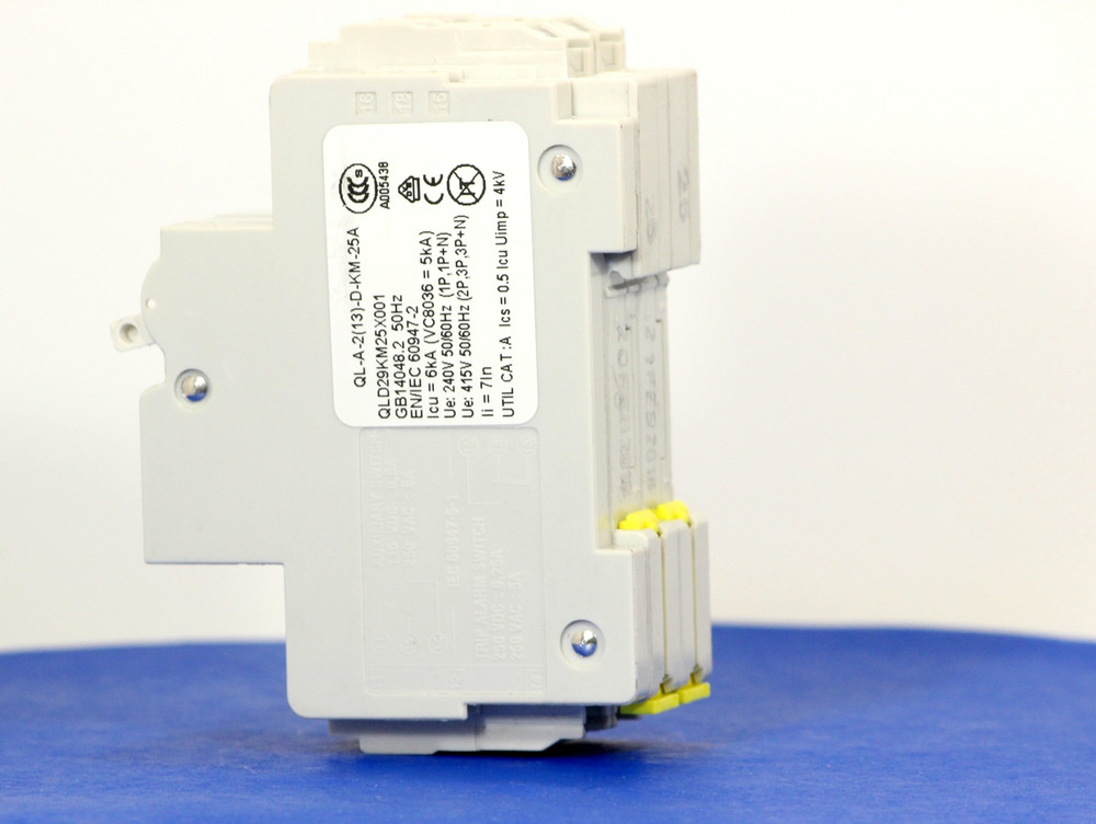 QLD29KM25X001 (2 Pole, 25A, 415VAC; w/Aux., UL Listed (UL 489))