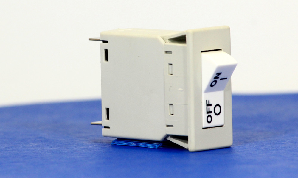 BSBM0009 (1 Pole, 15A, 240VAC, Quick Connect, Series Trip, UL Recognized (UL 1077))