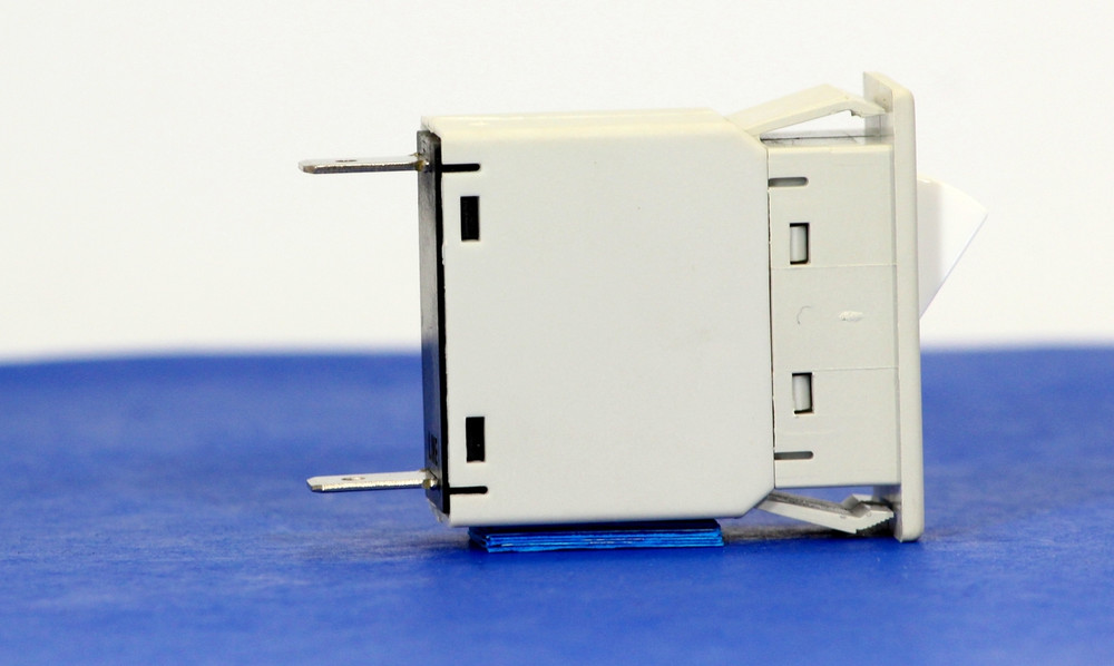 BSBM0009 (1 Pole, 15A, 240VAC, Quick Connect, Series Trip, UL Recognized (UL 1077))