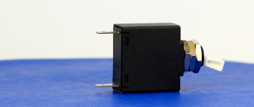 BABC0034 (1 Pole, 20A, 65VDC/240AC, Quick Connect, Series Trip, UL Recognized (UL 1077))