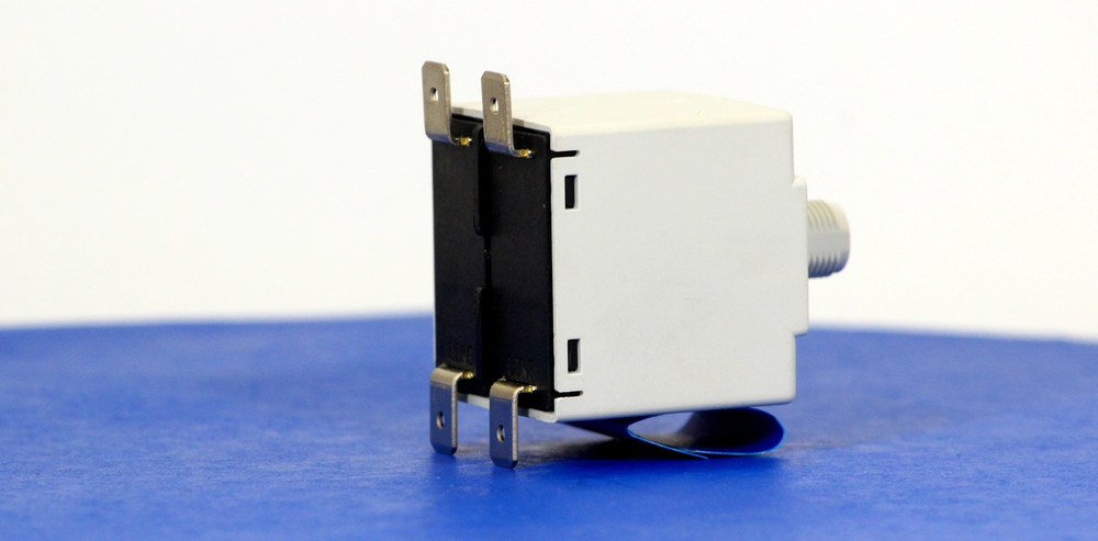 BVBQ0005 (2 Pole, 30A, 65VAC, Quick Connect, Series Trip