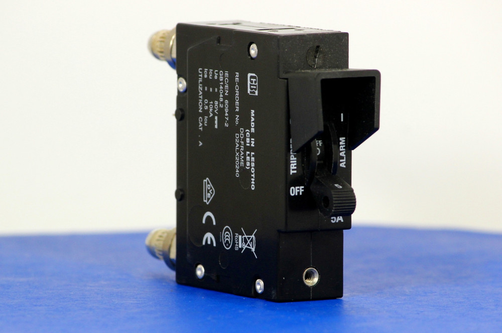 D2ALX20240 (1 Pole, 5A, 80VDC, Plug-In Terminals, Series Mid-Trip w/alarm, UL Listed (UL 489))