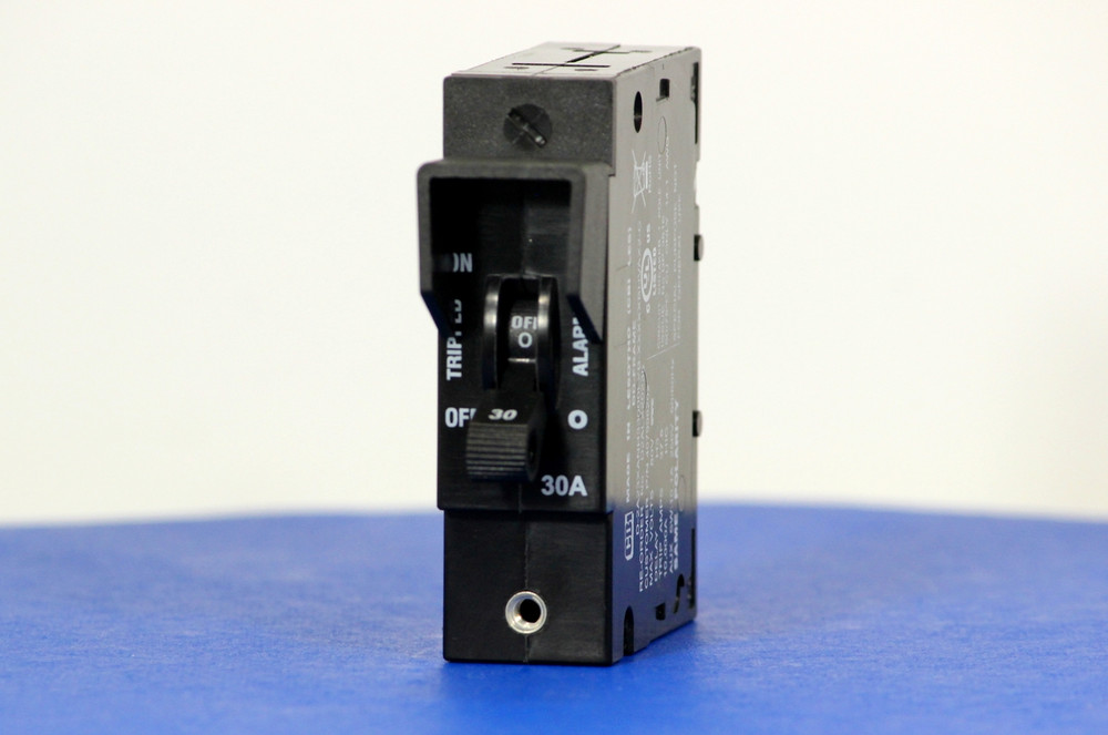 D2ALX20235 (1 Pole, 30A, 80VDC, Plug-In Terminals, Series Mid-Trip w/alarm, UL Listed (UL 489))