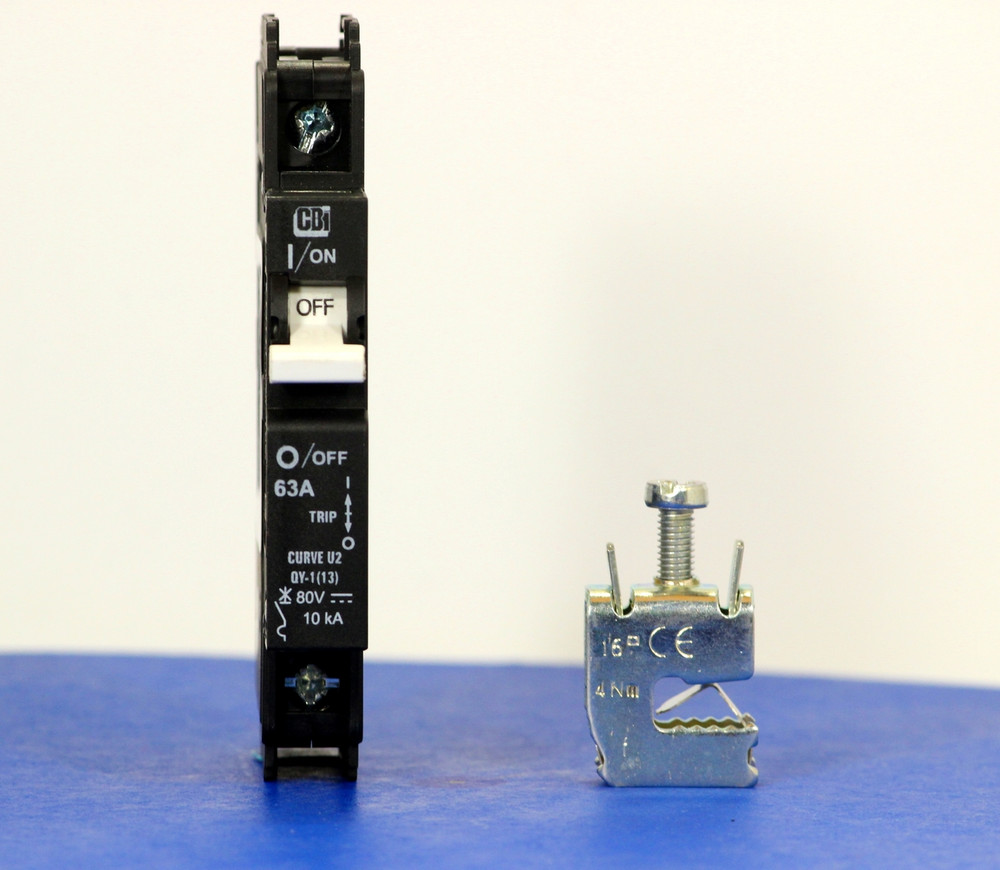 Qkit63A01 (Telecom Kit 3799253400 Breaker + Clamp)