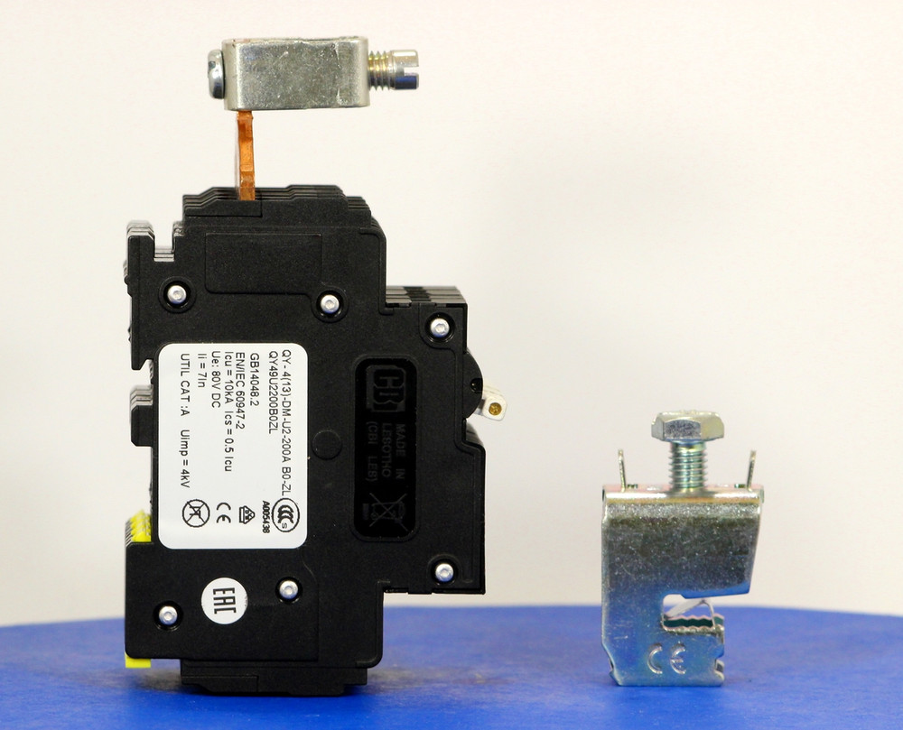 Qkit200A01 (Telecom Kit 3799254000 Breaker + Clamp)