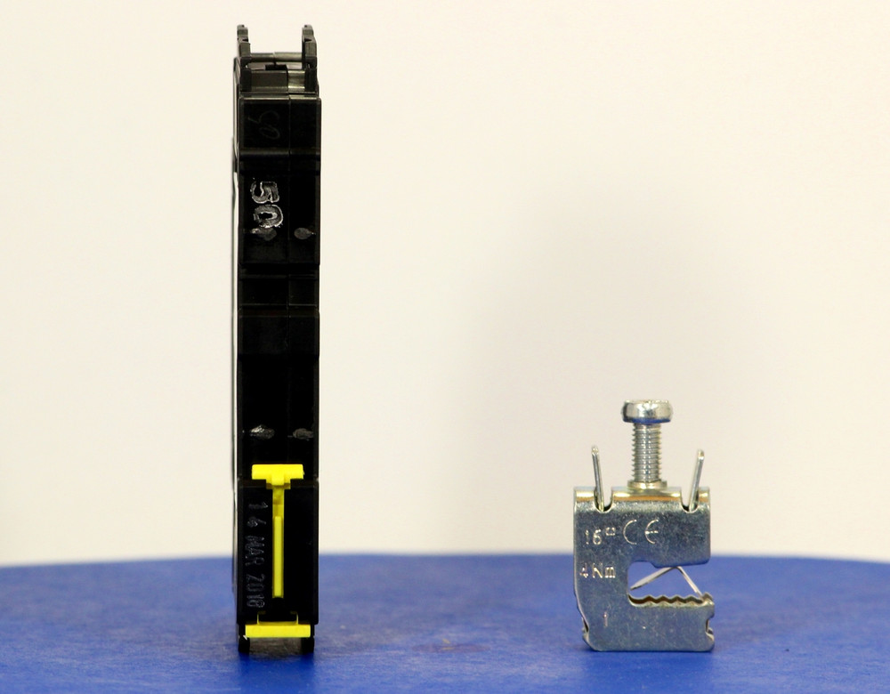 Qkit50A01 (Telecom Kit 3799258900 Breaker + Clamp)