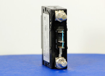 D2ALX20351 (1 Pole, 10A, 80VDC, Plug-In Terminals, Series Mid-Trip w/alarm, UL Listed (UL 489))