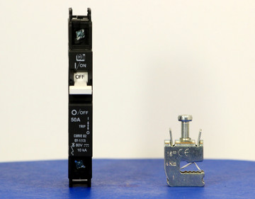 Qkit50A01 (Telecom Kit 3799258900 Breaker + Clamp)