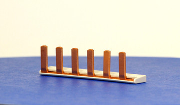Q1233L-6 (6-Way Insulated Busbar + Endcaps)