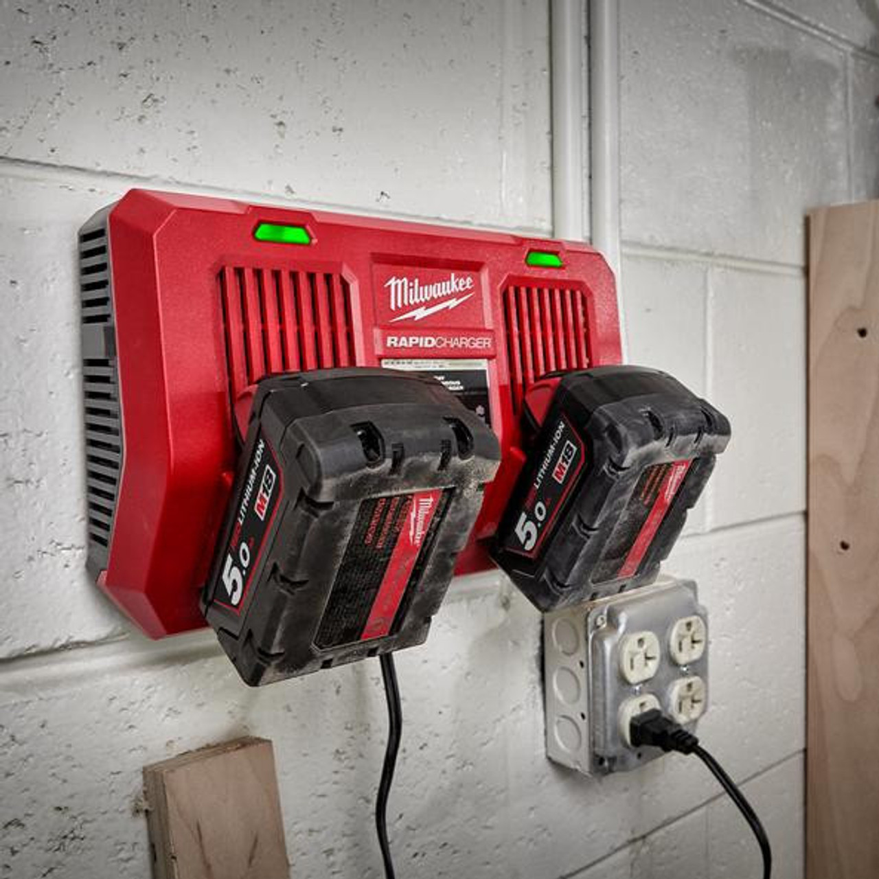 Milwaukee 18V Li-Ion Dual Bay Simultaneous Rapid Charger M18DFC