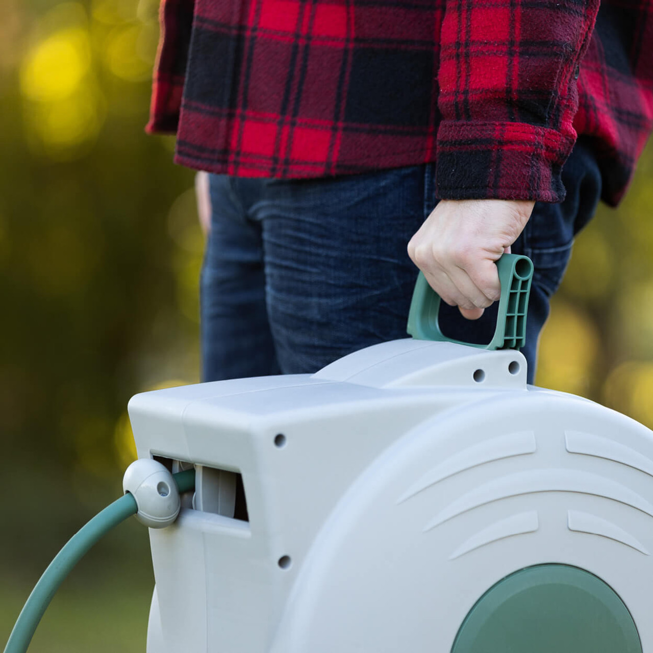 Did you know that the Hills Auto Retracting Hose Reel has a foldable handle  for easy transport around the garden? When connected to the w