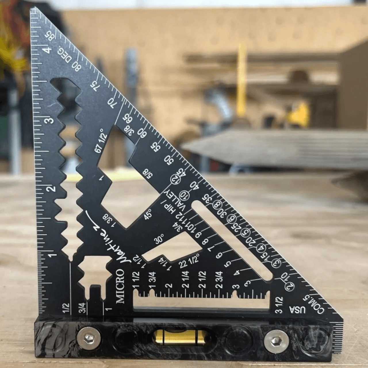 Martinez Tools Martinez Aluminium Micro Square with Level Vial – Camo Metric 