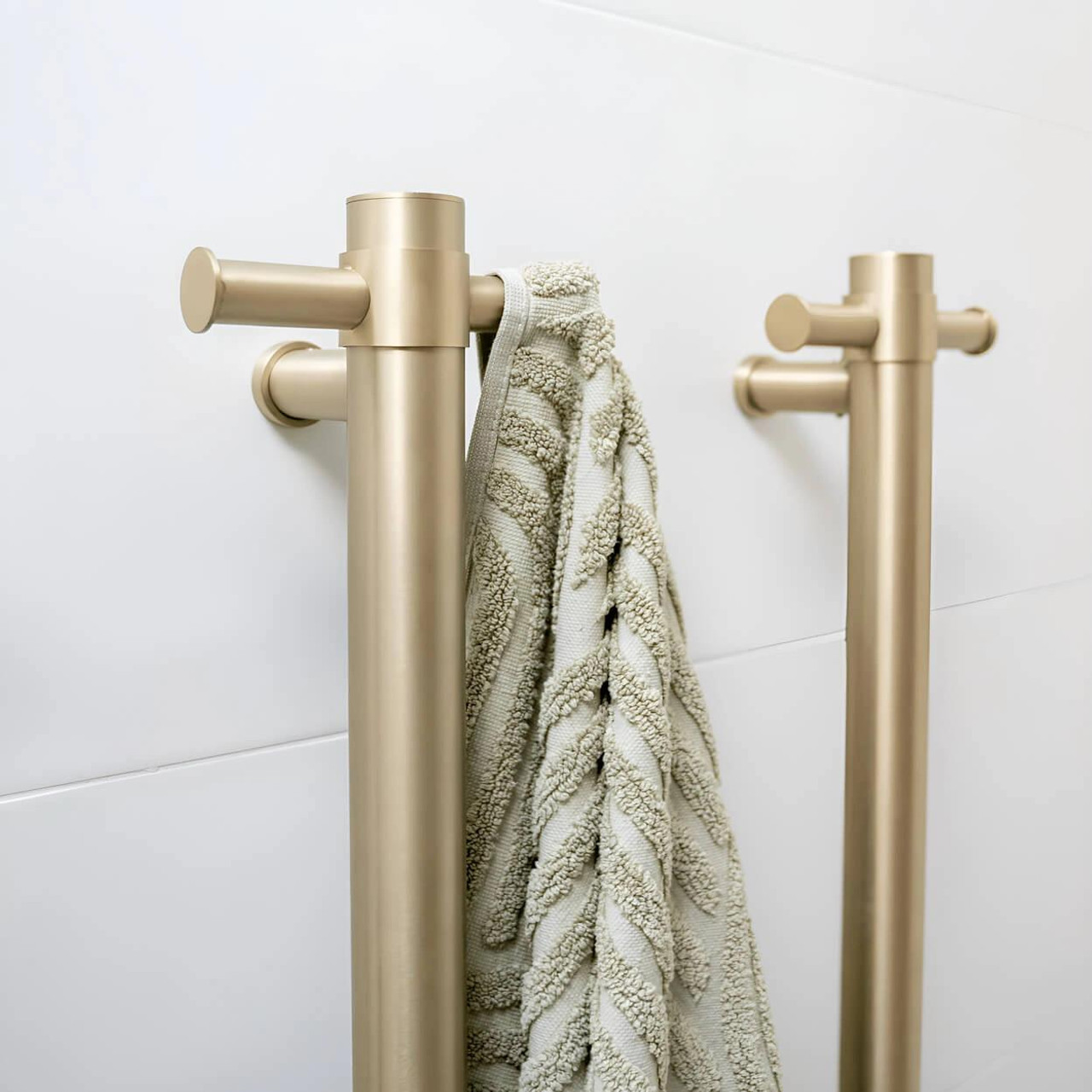  Thermorail Round 12V Vertical Single Heated Towel Rail 