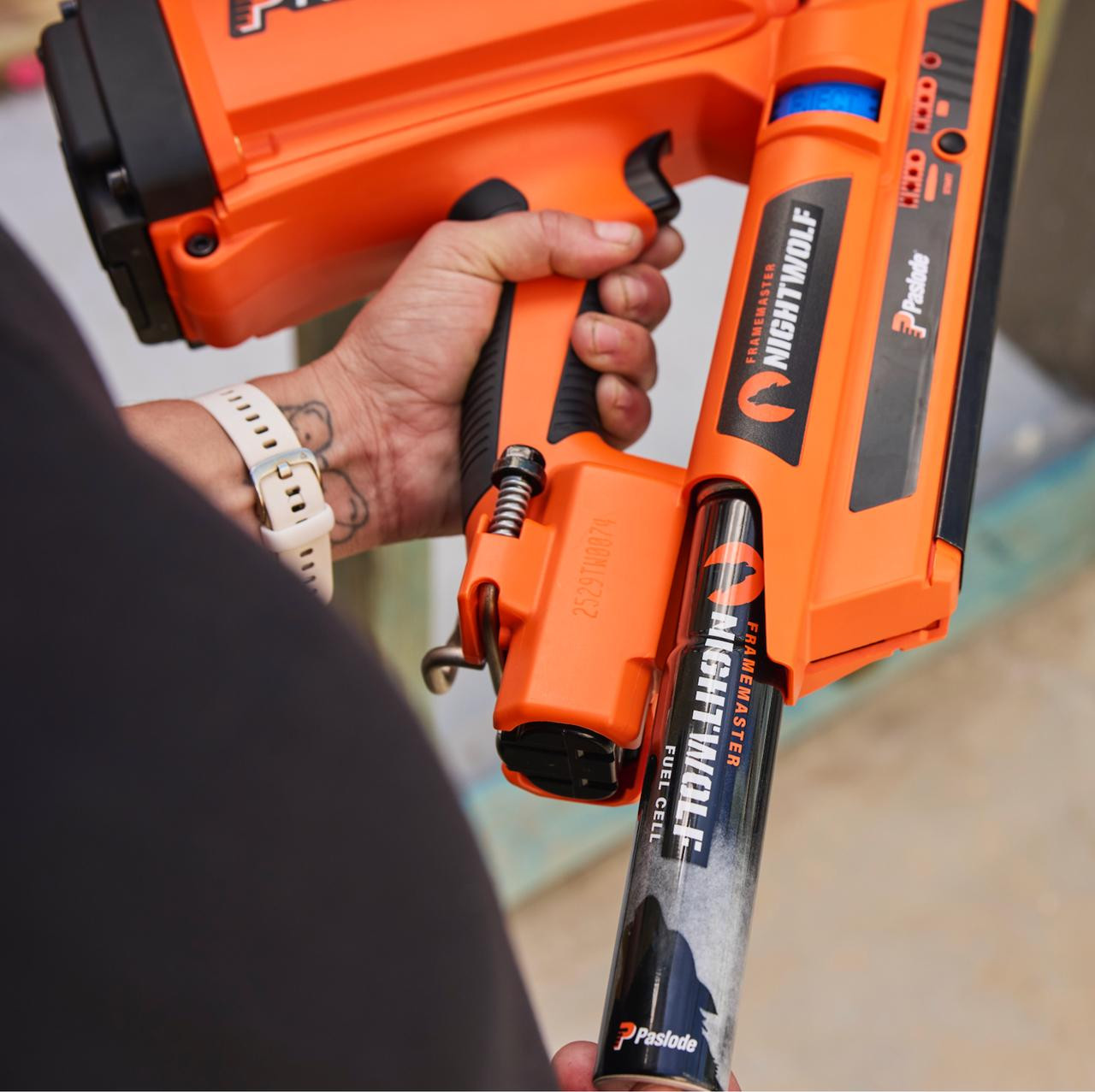  Paslode FrameMaster NightWolf – 50–90mm Cordless Gas Framing Nailer Kit (NW580) 