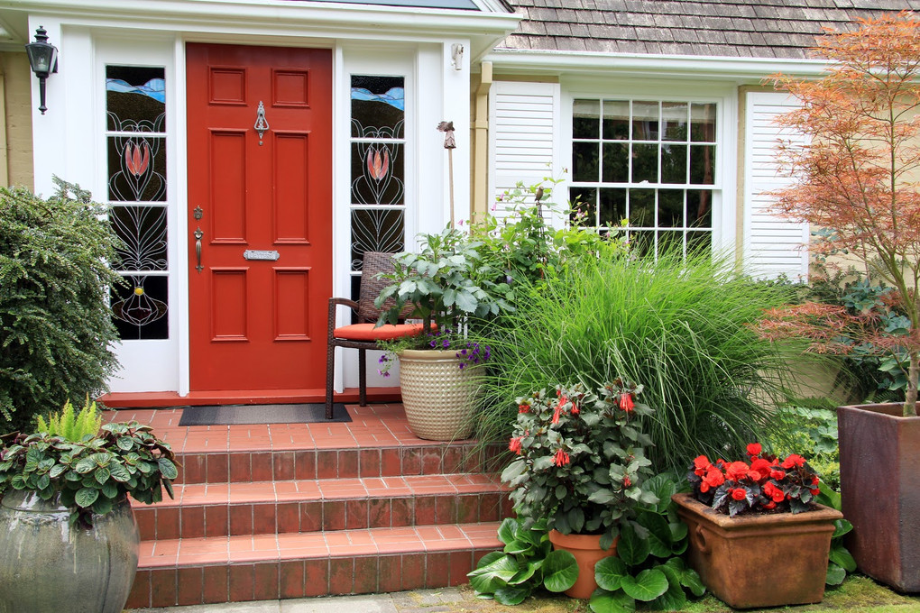10 Ideas for Front Door Planters to Boost Curb Appeal