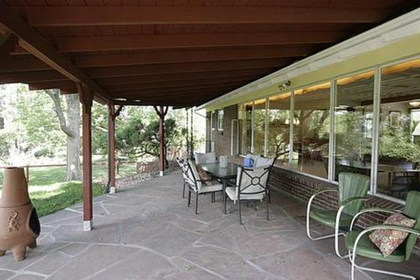 Use Midcentury Modern Design To Create An Outdoor Retreat