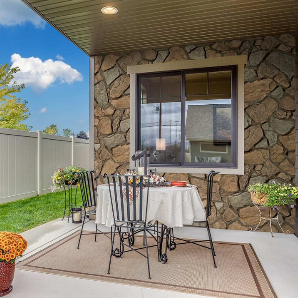 faux stone exterior dining area, faux stone accent wall in exterior dining room