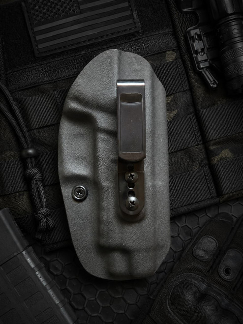 STS Concealment SIG Sauer P226 w/ Rail Tuckable IWB Kydex Holster – Carbon Fiber Finish