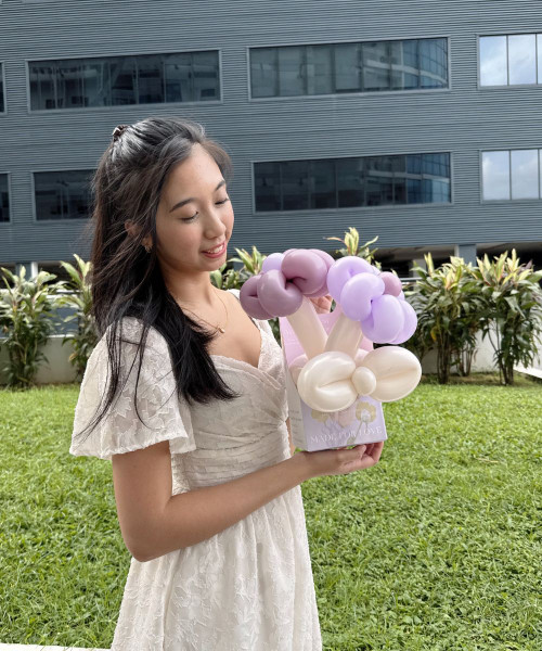 (Pick Your Own Color) Two Is Better Than One Flower Balloons Box with Handle

Color Combination: Fashion Pastel Dusk Cream, Fashion Pastel Dusk Lavendar, Fashion Pastel Matte Lilac