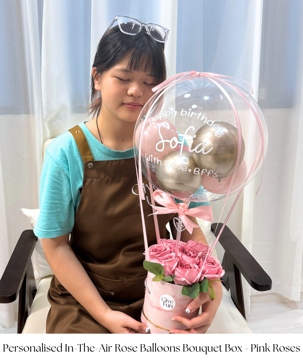 Celebrate with style using our Personalised In-The-Air Balloons Bouquet Box - Pink Roses! This elegant bouquet box is perfect for honoring someone special in your life with a touch of sophistication.