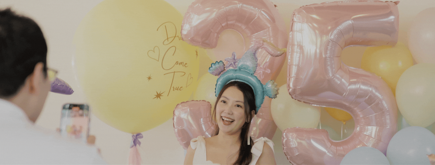 At Give Fun, our Number (Digit) Foil Balloons are the perfect way to highlight birthdays, anniversaries, milestones, or any celebration that calls for a bold statement! With a wide range of sizes, colors, and finishes, you can create memorable decorations that make your event truly special.