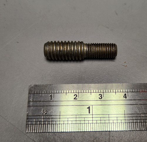 6841728-013, Stud, stepped