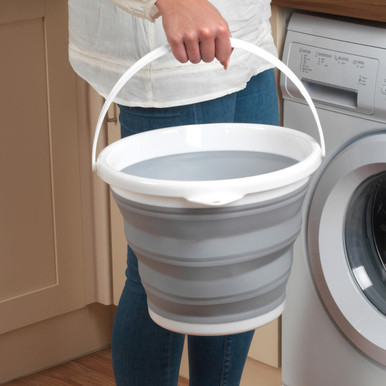 This Collapsible Water Bucket Folds Down For Easy Storage