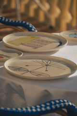 Grandes assiettes en céramique - La Reine au Voile