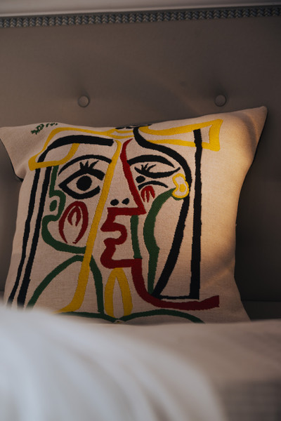 Housse de coussin brodée "Head of the woman - 1962"