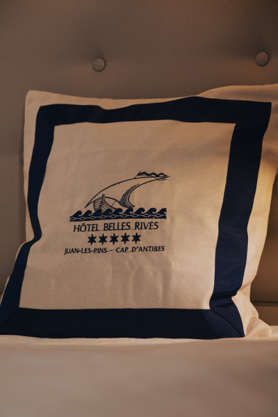 Housse de coussin brodée Belles Rives