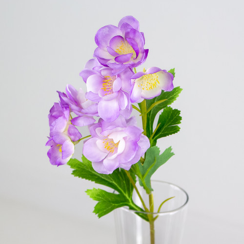 A 47cm Lilac Silk Dahlia Spray. A 47cm Lilac Silk Dahlia Spray.