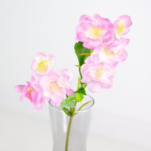 A 47cm Pink Silk Dahlia Spray. A 47cm Pink Silk Dahlia Spray.