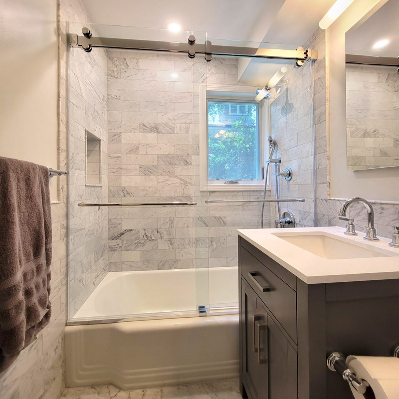 DAY73 – Glass Simple Daytona 180° Sliding Shower Door System