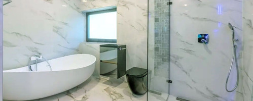 Why Choose a Glass Shower Enclosure Over a Shower Curtain?