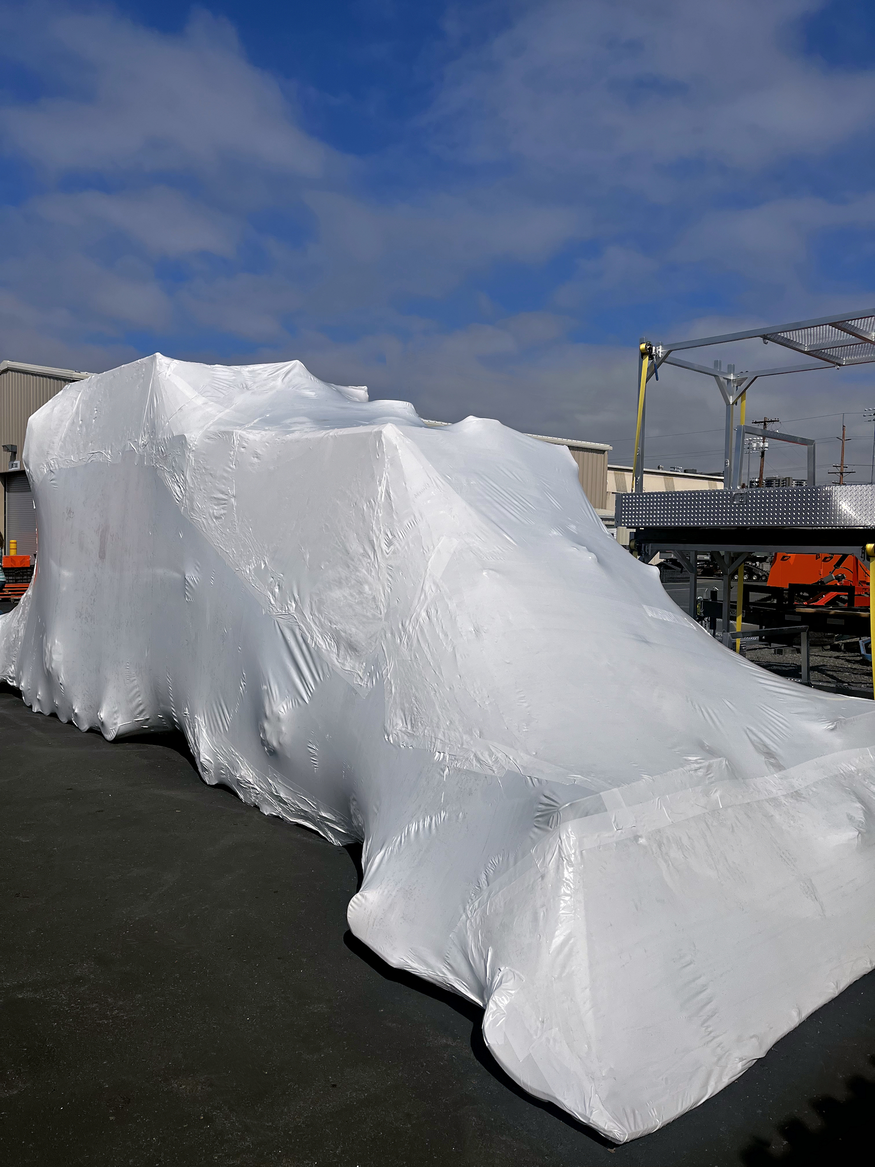 Tucker Sno-Cat 100% Wrap Front