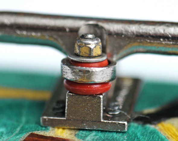 Example of team bushings on Blackriver Trucks