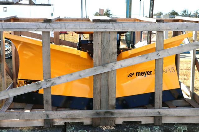 MEYER SUPER-V3 8'6" V70H PLOW LED 53650