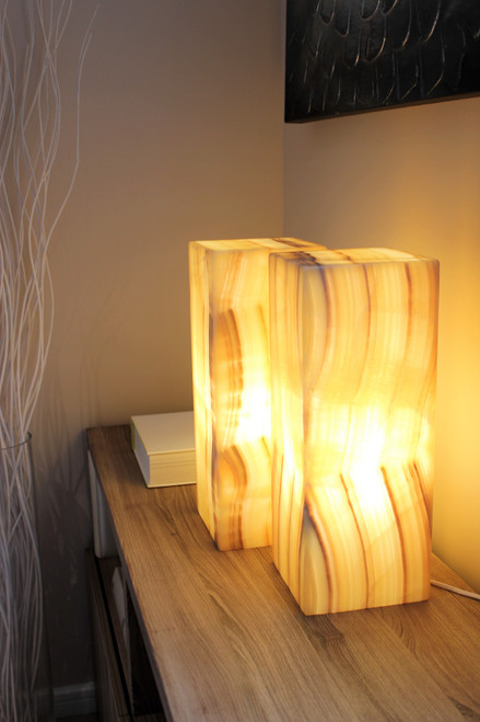 Honey Onyx desk lamp with intense veins, 16" - A natural glaring pillar