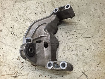 used passenger side engine mount bracket R50 R53 MINI Cooper s