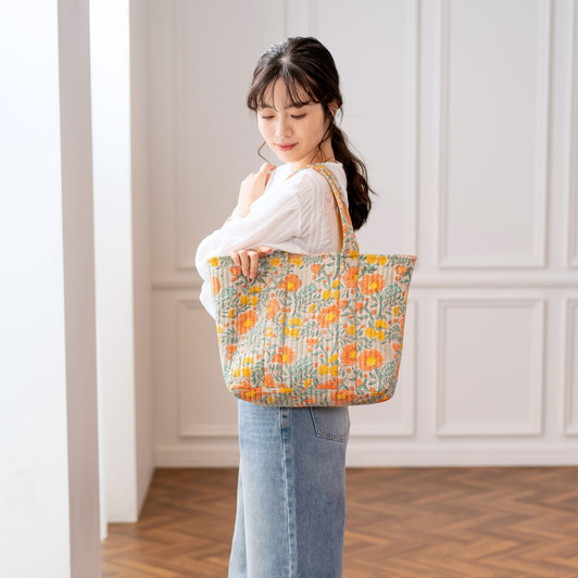 SHESAY Quilted Tote Bag in Poppy
