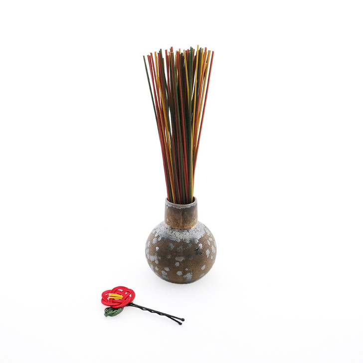 SHESAY Round Mino Vase with Camellia Hairpin and Rush Grass Ornaments 