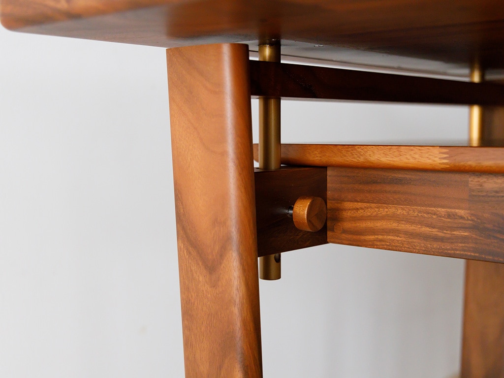 attivo-dining-table-detail.jpg