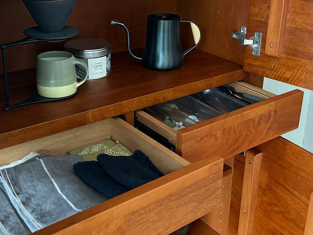 cabinet084door-detail-02.jpg