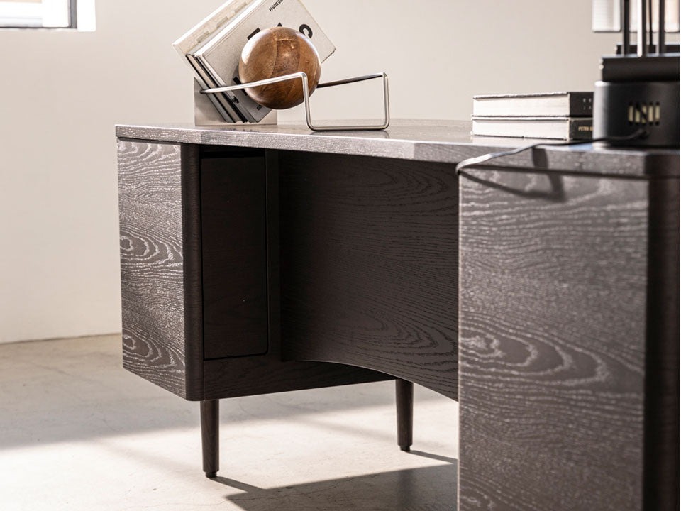 s-den-desk-006-1671793775070.jpg