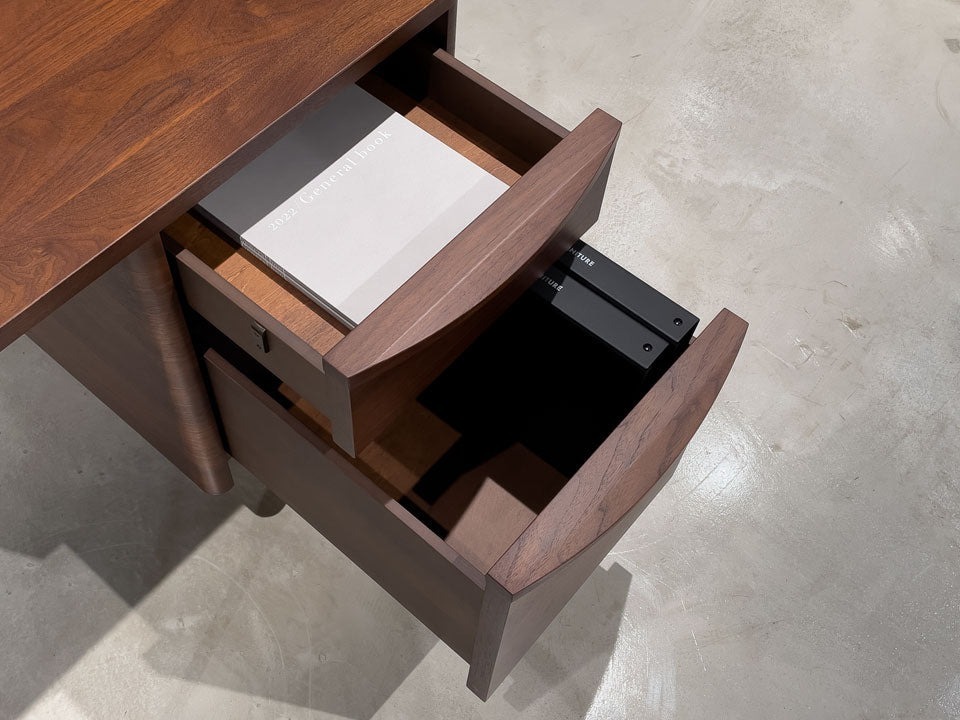s-den-desk-007-1671793233099.jpg